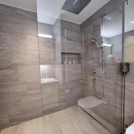 Modern Aptr Apartment *