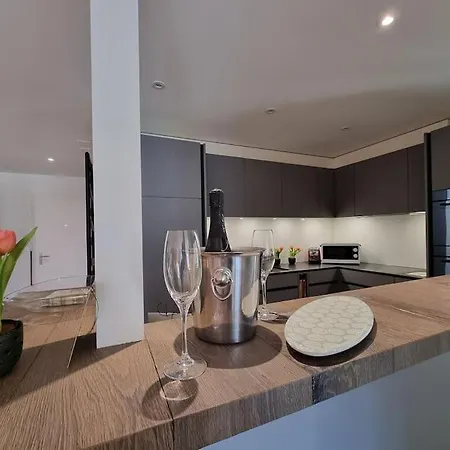 Modern Aptr Apartment